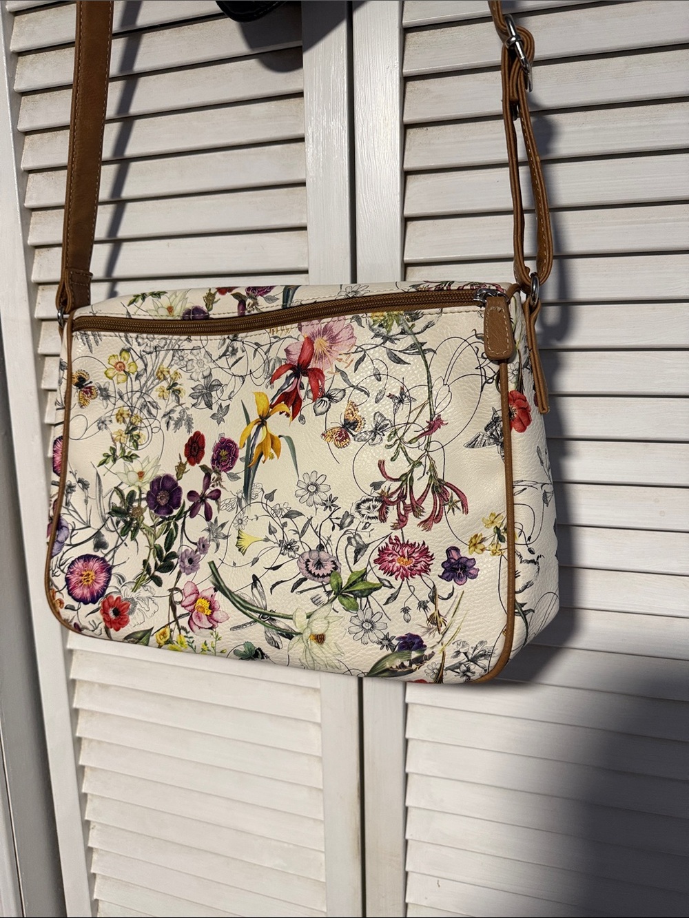 Multisak - Floral Crossbody Shoulder Bag with Tan Trim plus a black cosmetic bag - Picture 4 of 11
